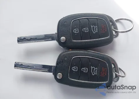 2017 Hyundai Santa Fe Sport 2.4L из США, поврежденный, VIN 5NMZTDLB5HH000462